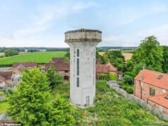 Uma ‘casa isolada de quatro andares’ com um enorme jardim vendida por apenas £ 200.000 foi descrita como a ‘maldição do grande design’… mas você vê por quê?