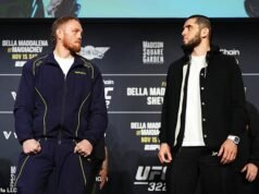 Islam Makhachev e Zack Della Maddalena se recusam a quebrar o contato visual enquanto Dana White é forçado a saltar à frente da enorme luta pelo título do UFC 322