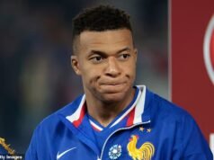 Kylian Mbappe foi forçado a deixar a seleção francesa devido a uma lesão persistente no tornozelo sofrida pelo Real Madrid.