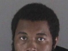 Atirador acusado de matar o técnico de futebol americano da Netflix, John Beam, retratado … enquanto seu irmão chocado fala