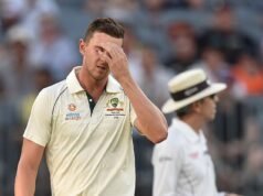 Catástrofe para os australianos quando outro jogador da linha de frente saiu do primeiro Ashes Test em Perth, juntando-se ao capitão Pat Cummins