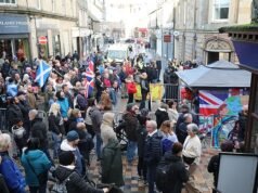 Orgulho e Lealdade… e protestos contra os planos de ‘quartel’ do Partido Trabalhista