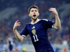 A Escócia sofre, mas cabe à Bielorrússia marcar um confronto em Hampden com os dinamarqueses