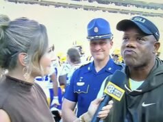 O técnico da LSU, Frank Wilson, estava à beira das lágrimas durante uma emocionante entrevista na TV após a primeira vitória.