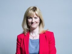 Candidatos à liderança trabalhista oferecem empregos no futuro governo para apoio na disputa contra o primeiro-ministro