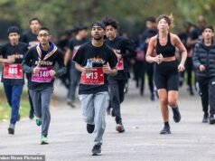 Mesquita que proíbe meninas com mais de 12 anos de participar de corridas de caridade forçada a suspender a proibição ‘regressiva’