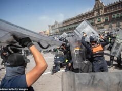 Protestos anticorrupção no México se transformam em caos enquanto milhares de manifestantes da ‘Geração Z’ invadem o Palácio Nacional