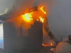 Incendiários incendiaram a primeira casa alguns dias antes de o casal adolescente se mudar