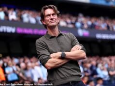 Thomas Frank revelou que foi entrevistado pelo Man United e pelo Chelsea no mesmo dia – agora o técnico do Tottenham está conversando com Sir Jim Ratcliffe na garagem do bilionário britânico