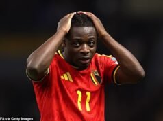 Furioso, Jeremy Docu atacou seus companheiros de equipe da Bélgica depois de um empate surpreendente no Cazaquistão