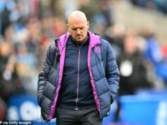 No que diz respeito a Gregor… o treinador principal pediu sua demissão após a humilhante derrota da Escócia para a Argentina