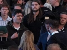 Os nazistas que convocaram Welcome to Country no Anzac Day prestam serviços para lutar contra as acusações