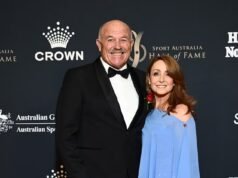 A lenda do futebol Wally Lewis e sua esposa lideraram uma longa lista de grandes nomes do esporte no tapete vermelho na prestigiada cerimônia de premiação.