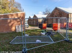 Os trabalhadores começaram a converter quartéis do exército em campos que abrigariam 600 migrantes do sexo masculino na periferia da cidade.