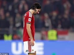 Ex-astro da Premier League forçado a se desculpar depois de atacar o Liverpool Texan com um insulto de seis palavras para menores – depois de ser acusado de insultar jogadores irlandeses durante as dramáticas eliminatórias da Copa do Mundo