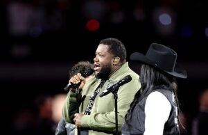 Fãs da NFL ‘mais legais’ do que Cowboys-Raiders pela ‘interpretação mais bonita’ do hino nacional