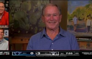 George W. Bush choca os fãs da NFL em rara aparição na TV no Manningcast: ‘Que piada patética’