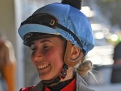 Gigante policial jóquei banido por incidente horrível que a deixou em coma lutando por sua vida