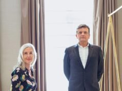 O casal do império da moda, Tom e Ruth Chapman, entra em conflito com vizinhos super-ricos sobre os planos de construir uma mega piscina no subsolo em sua casa de £ 13 milhões em Notting Hill