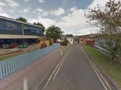 Uma diretora de escola primária foi encontrada assassinada depois que álcool foi encontrado escondido em seu armário de escritório