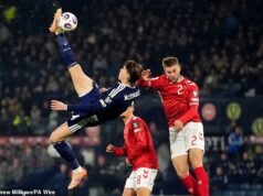 Scott McTominay iluminou Hampden Park com um chute violento para dar à Escócia a liderança em uma eliminatória crucial para a Copa do Mundo