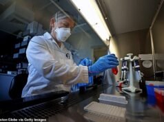 Um americano se tornou a primeira pessoa no mundo a morrer de uma cepa do vírus nunca antes vista em humanos