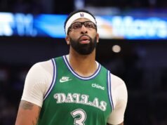 Fonte: Anthony Davis, do Mavericks, não jogará até que o proprietário libere