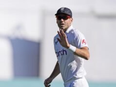 James Anderson estende contrato com Lancashire e jogará no County Championship, T20 Blast no próximo ano