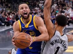Curry incendiou os Spurs novamente, levando os Warriors a uma noite de 49 pontos