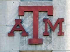Texas A&M: Trooper que apontou jogadores isentos de serviço