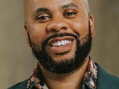 Ela me deu uma desculpa ridícula de como colocou os anéis na bolsa