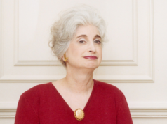 Foi certo que ele usou descaradamente a toalha de mesa como guardanapo?