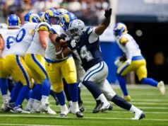 O diretor de segurança da equipe dos Cowboys, Marshawn Kneeland, pediu um cheque de bem-estar