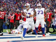 Os seis touchdowns de Josh Allen levaram Buffalo a uma vitória crucial sobre o caótico Tampa Bay