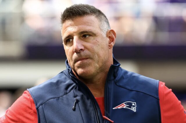 2707937-new-england-patriots-head-coach-mike-vrabel.jpg