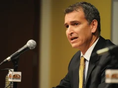 Baylor Eddie Mac Rhodes está tirando licença após uma investigação interna sobre a suposta altercação do jogador