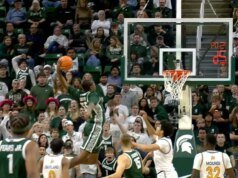 Coen Carr, do estado de Michigan, lança uma geléia ridícula de Tomahawk na transição contra o estado de San Jose