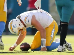 Chargers QB Justin Herbert eliminado no quarto período contra Jags após retornar de um susto de lesão anterior