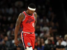 O armador do Clippers, Bradley Beal, sofreu uma fratura no quadril e será submetido a uma cirurgia no final da temporada