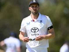 Cinzas 2025 | Lesão no tendão da coxa de Mark Wood pela Inglaterra na partida de preparação