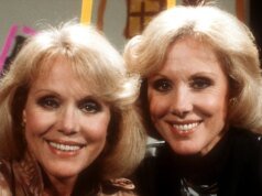 A famosa dupla de entretenimento Kessler Twins morreu no mesmo dia aos 89 anos