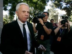 18 de novembro, Robert Blake foi condenado a pagar US$ 30 milhões pelo assassinato de sua esposa