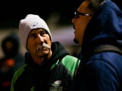 Suspeito preso em tiroteio no lendário Oakland, treinador de futebol de ‘Last Chance U’ John Beam