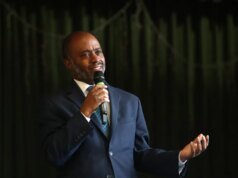 A Califórnia comemora um progresso modesto no desempenho dos alunos, mas os defensores alertam que não é suficiente – Mercury News