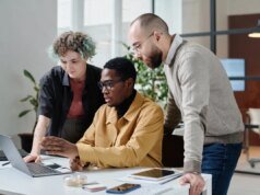 A política está distraindo a Geração Z e a Geração Y de seus empregos