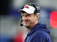 Os fãs confiam em Lane Kiffin para tomar decisões sobre o futuro do coaching
