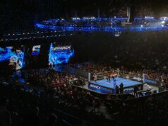 Fãs da WWE reagem ao retorno surpresa do ex-campeão no SmackDown