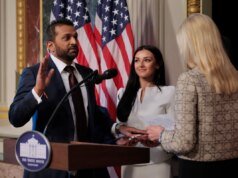 A namorada de Kash Patel, Alexis Wilkins, tem segurança do FBI devido a ameaças de morte