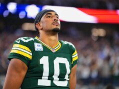 Jordan Love, do Packers, deixou o jogo lesionado