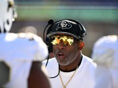 QB Julian Lewis conversou com Deion Sanders após a derrota para o Colorado